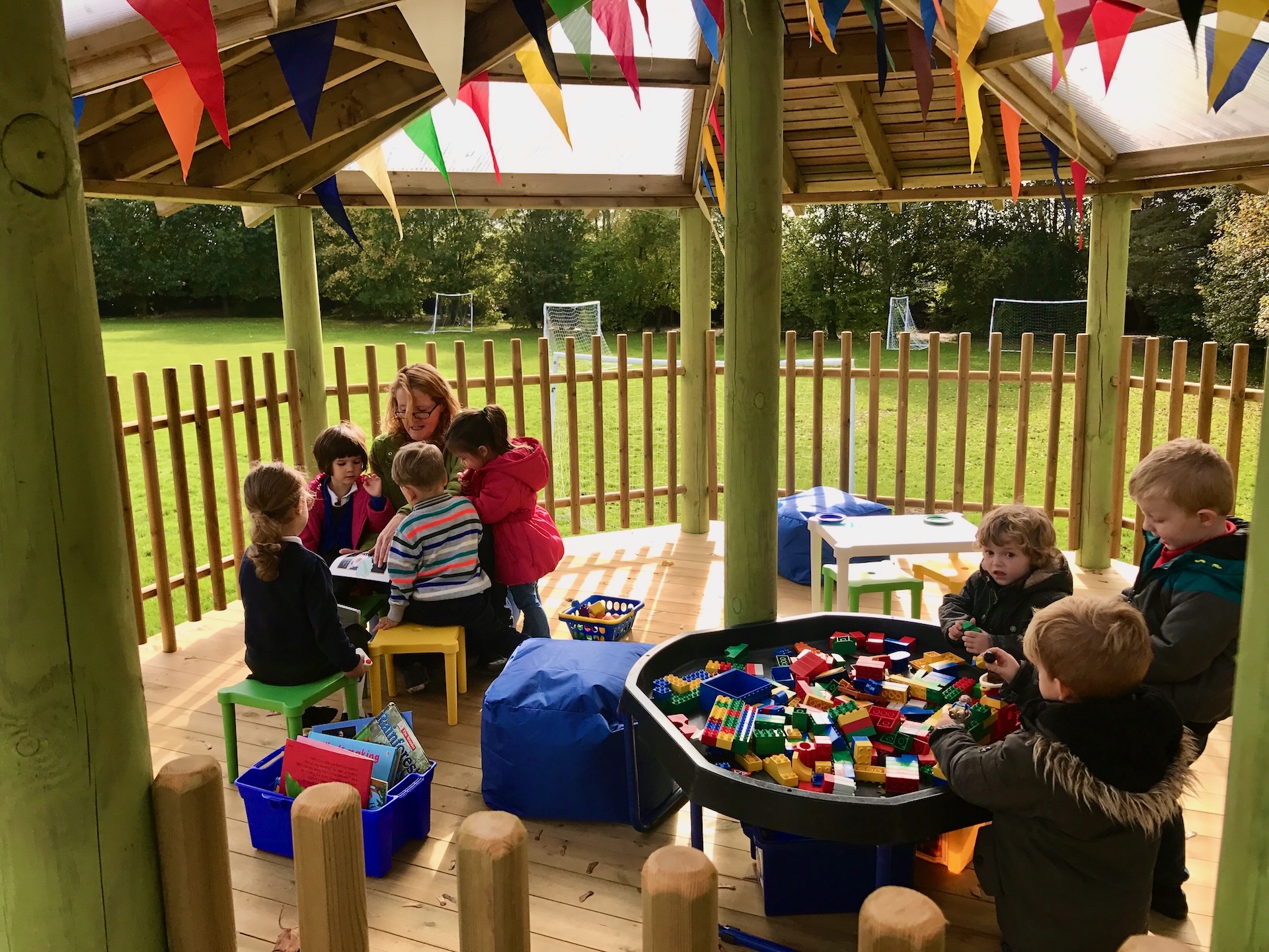 Salles de classe en plein air avec jeu d’aventure pour les écoles de CAP.CO