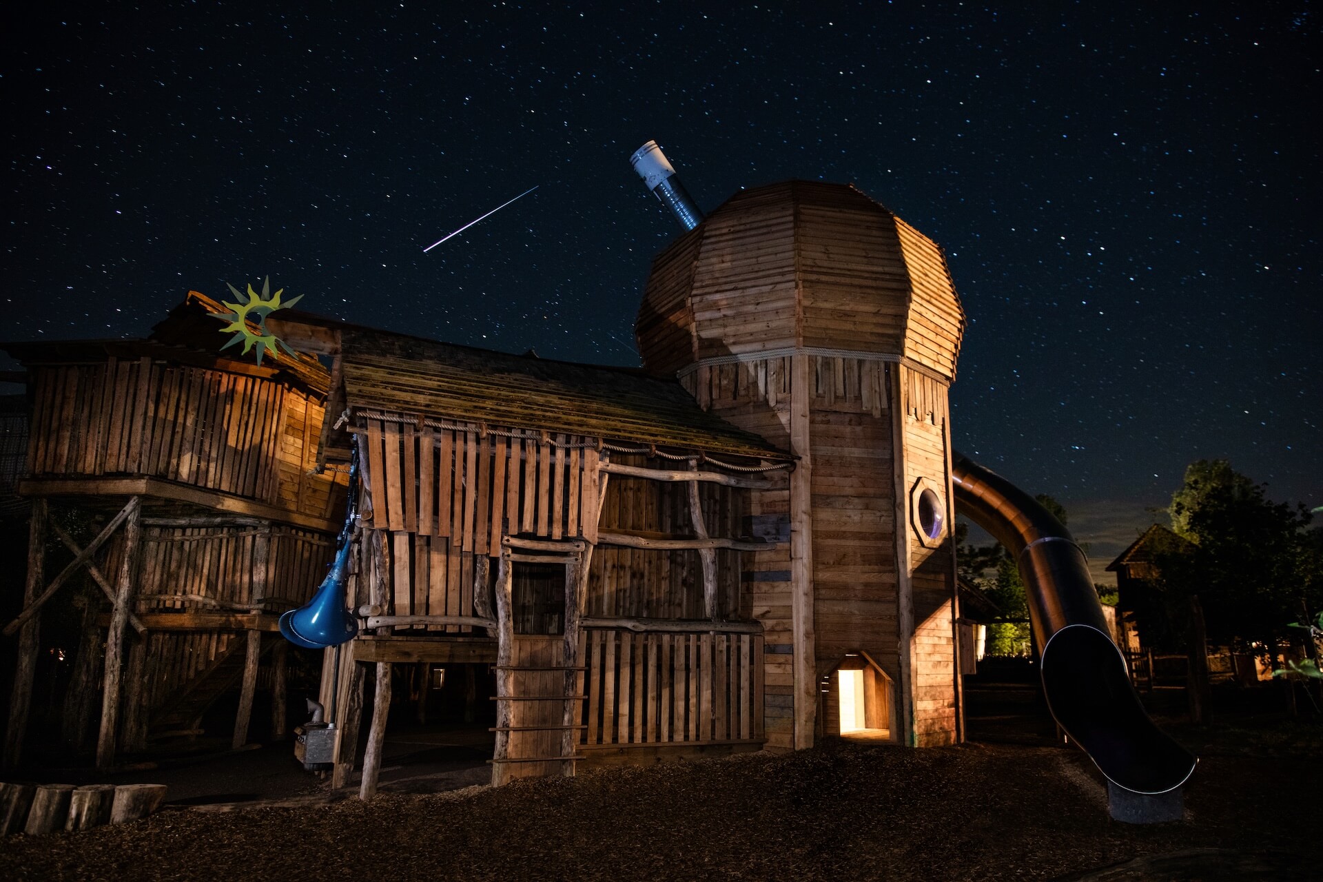 Ce que le jeu peut apprendre des histoires pour enfants Jeu d’aventure au Parc Animalier Sainte-Croix, dans l’est de la France, la nuit